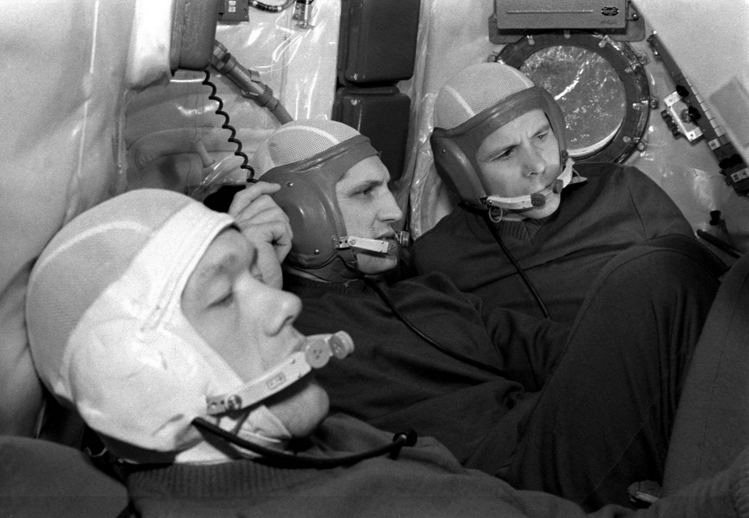 Первые полеты космонавтов в ссср