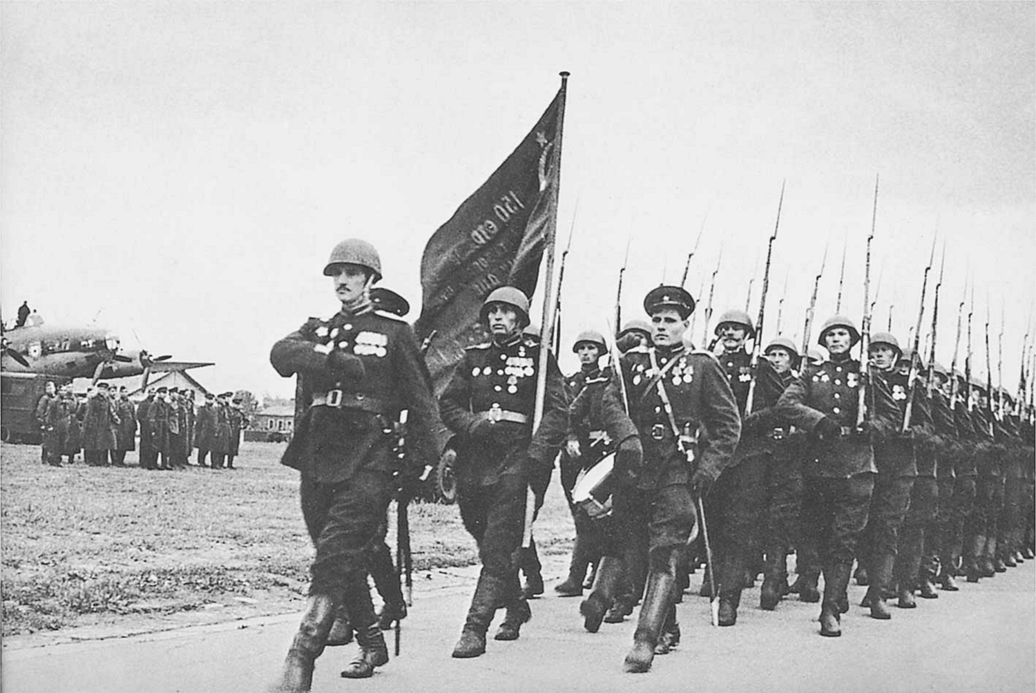 Знамя победы 1945 года фото